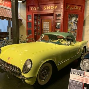 Meet your Posher, Elena